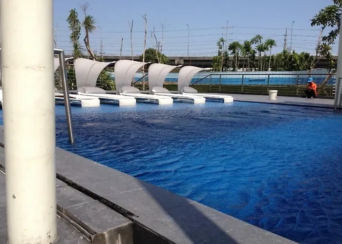 Azure Staycation Paranaque Aparthotel 4*